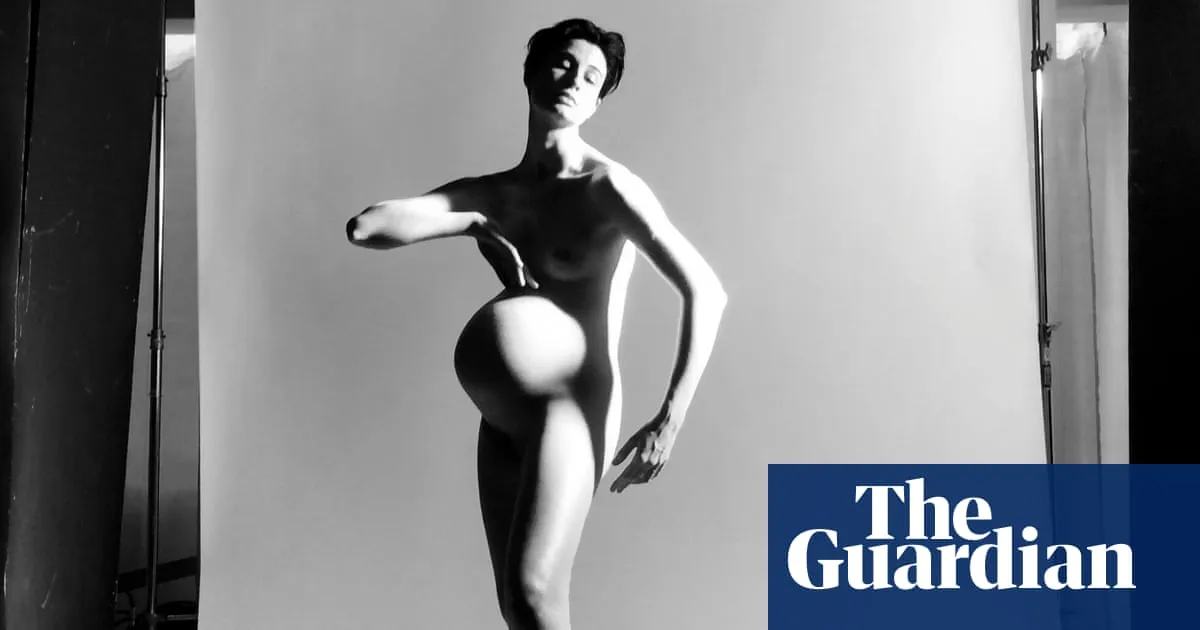 Erin O’Connor says Instagram removed her pregnancy photo for nudity breach