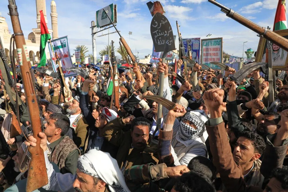 A Houthi missile attack on Israel stokes fears of renewed Red Sea shipping strikes