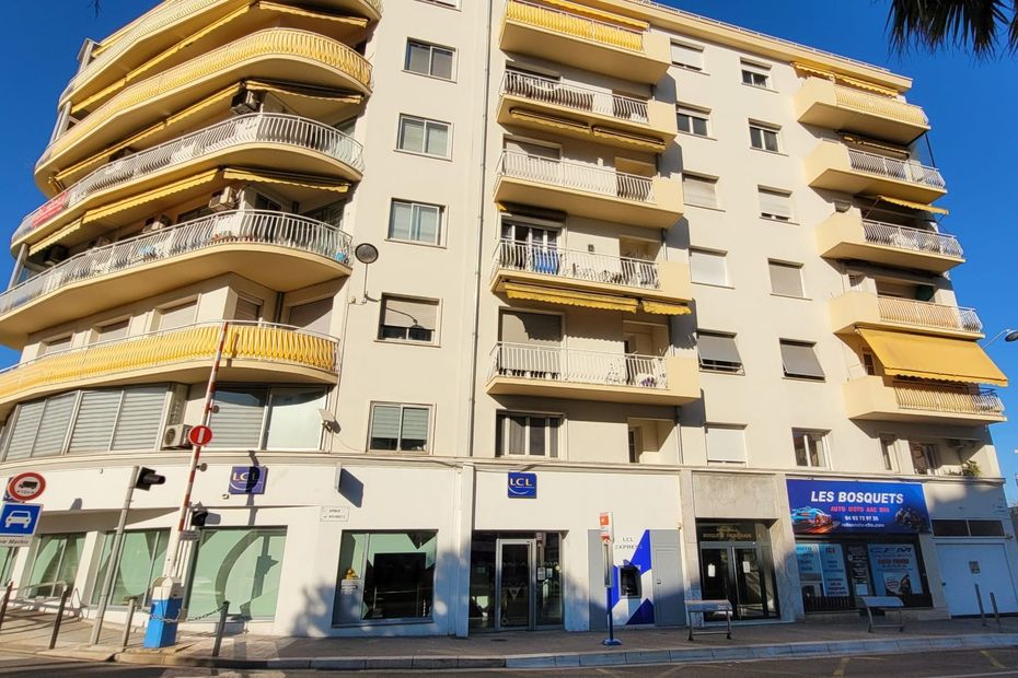 Un homme de 33 ans égorgé à Nice, un adolescent de 15 ans en garde à vue pour homicide volontaire
