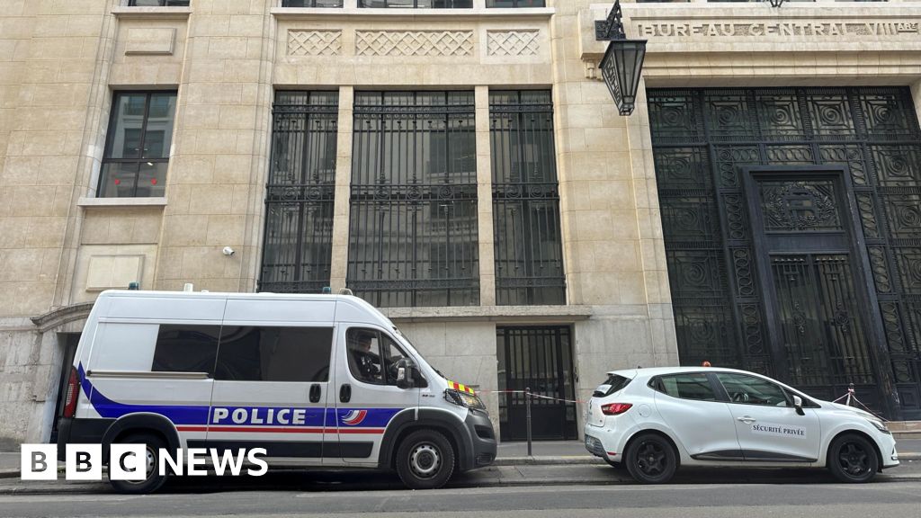 Three arrested in Paris after attempted bomb attack outside Bank of America