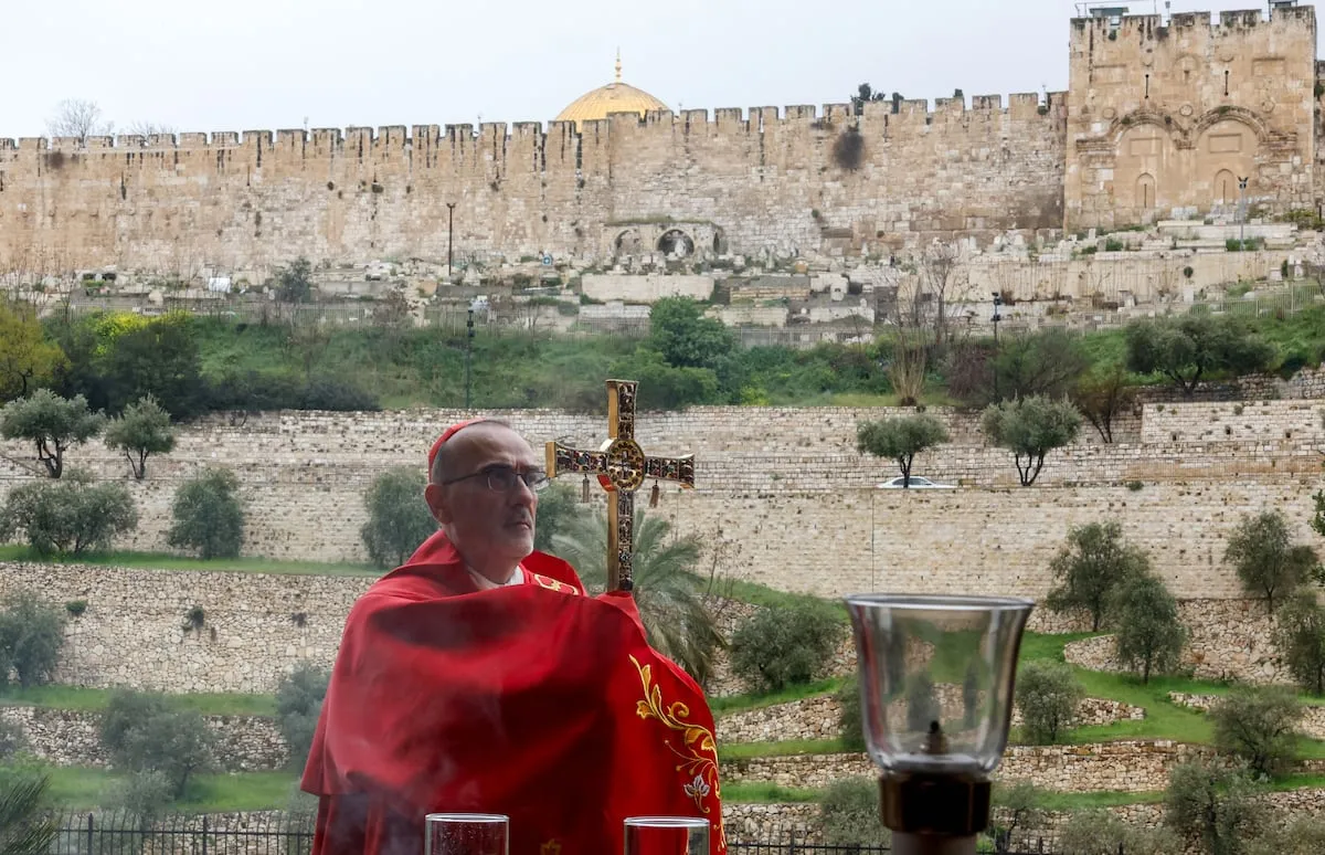 Israel impide a la máxima autoridad católica de Tierra Santa acceder al Santo Sepulcro de Jerusalén