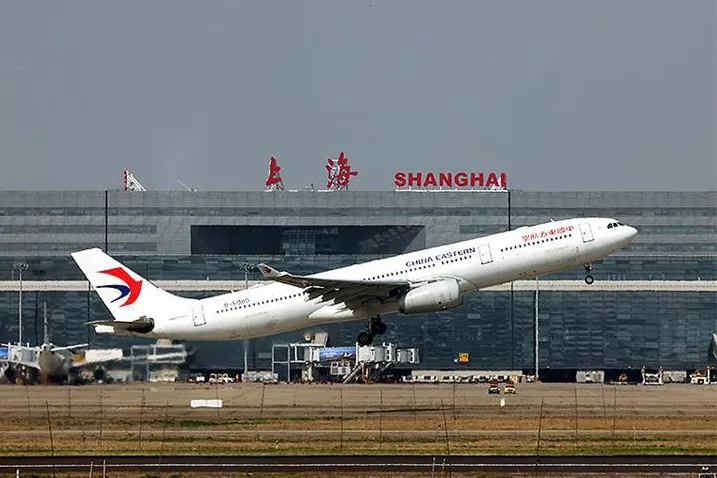 Desde la guerra en Irán, que ha roto (y encarecido) mi puente aéreo entre Shanghai y Madrid hasta la caza de la hacienda británica de los exiliados que huyen de Dubai