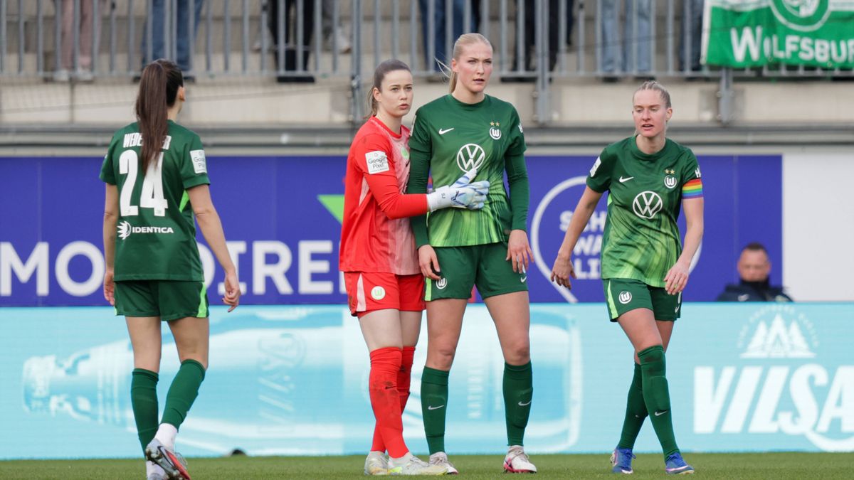 VfL Wolfsburg: Janina Minge muss ins Tor, Camilla Küver erzielt kurioses Eigentor
