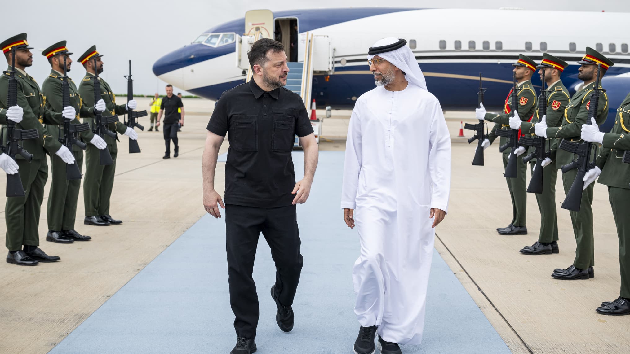 "C'est un moment risqué pour la diplomatie ukrainienne": Volodymyr Zelensky boucle sa tournée au Moyen-Orient dans l'espoir de vendre son "expertise" sur les drones