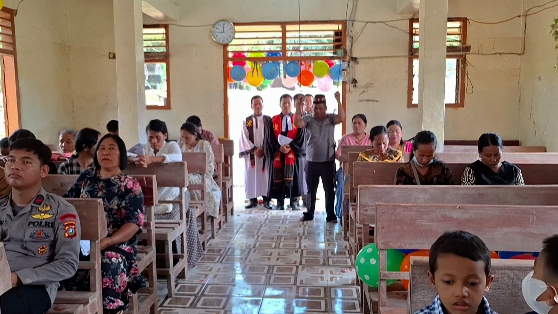 Indonesians hold Christmas mass at flood-devastated area