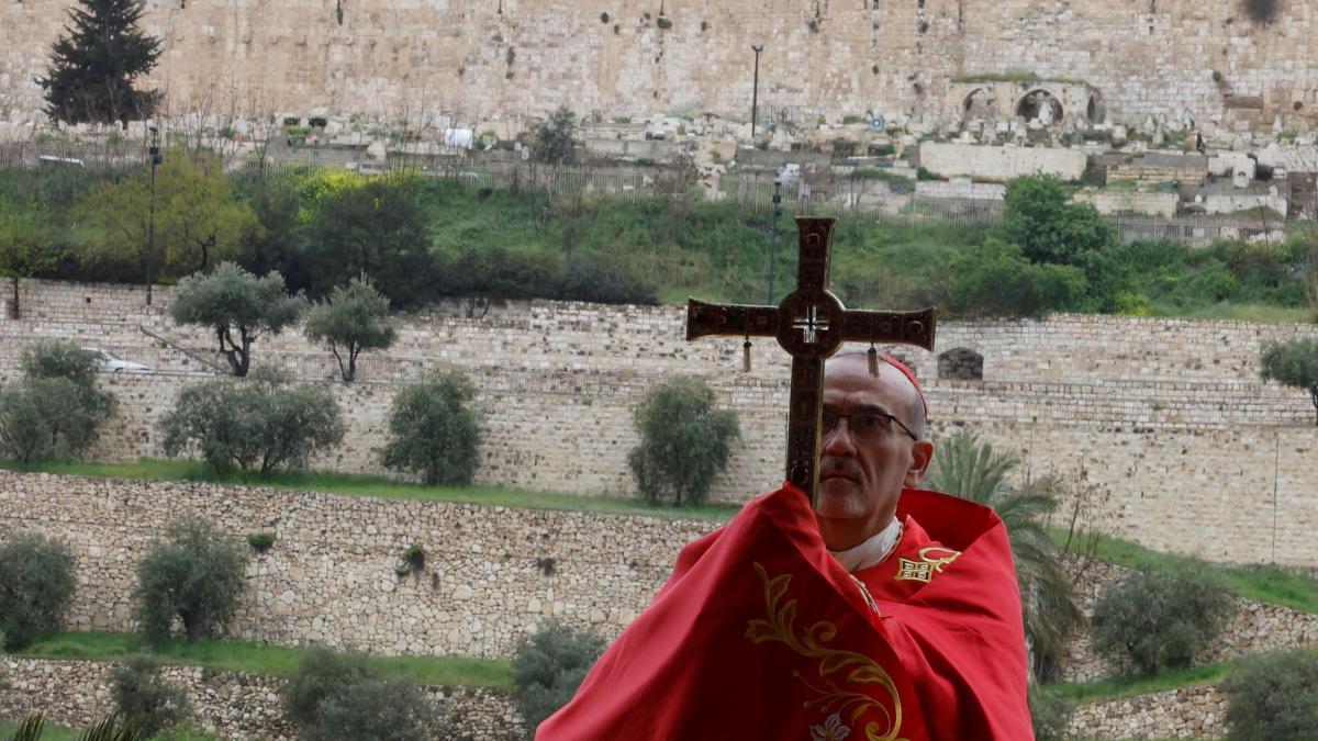 
                                         El mundo entre la fe y el conflicto, las imágenes del día
                                     