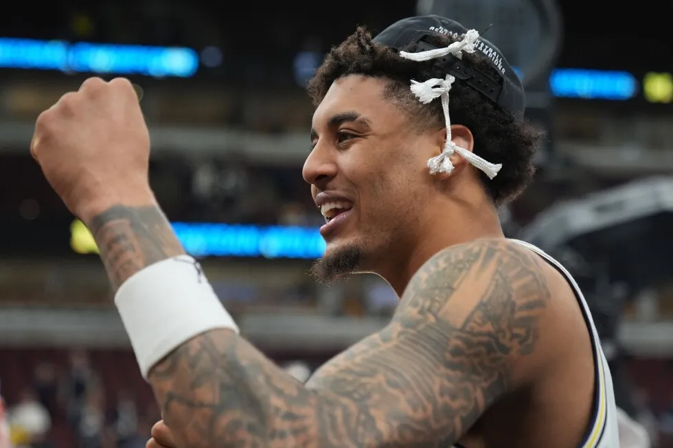Yaxel Lendeborg scores 27 points as Michigan rolls into the Final Four, beating Tennessee 95-62