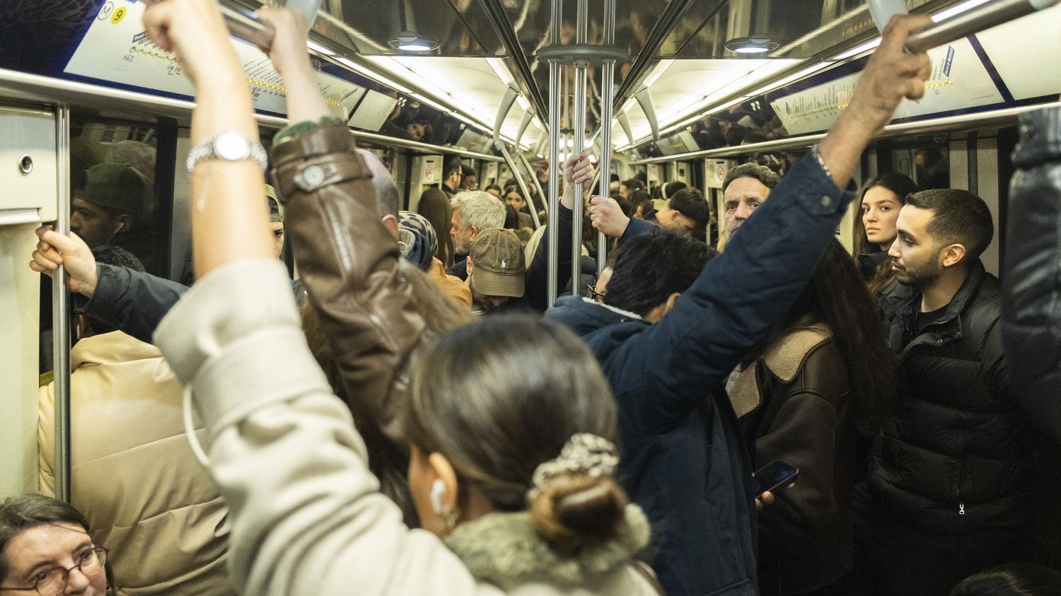 "Mieux détecter les situations à risque" : l'État et les acteurs du secteur s'unissent contre les violences sexistes et sexuelles dans les transports