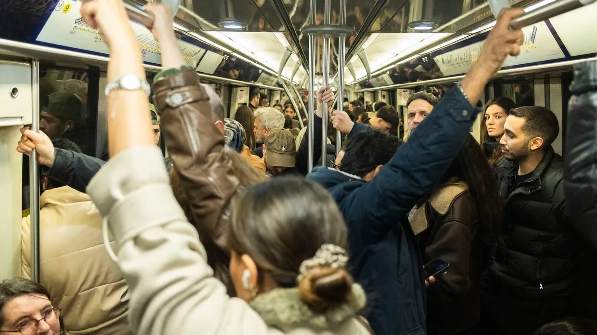 "Mieux détecter les situations à risque" : l'État et les acteurs du secteur s'unissent contre les violences sexistes et sexuelles dans les transports