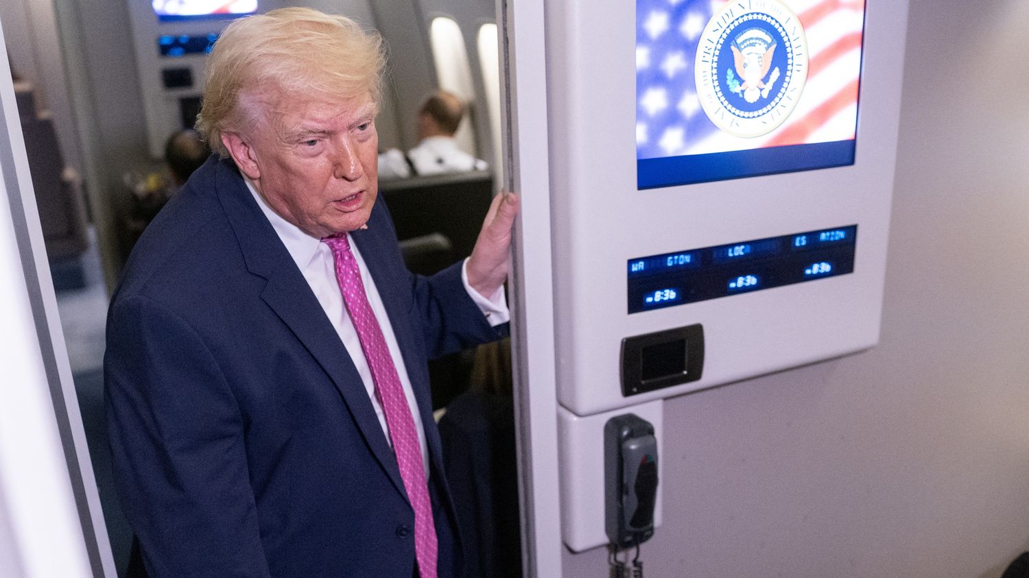 Guerre au Moyen-Orient : Donald Trump annonce avoir négocié le passage de 20 pétroliers dans le détroit d'Ormuz