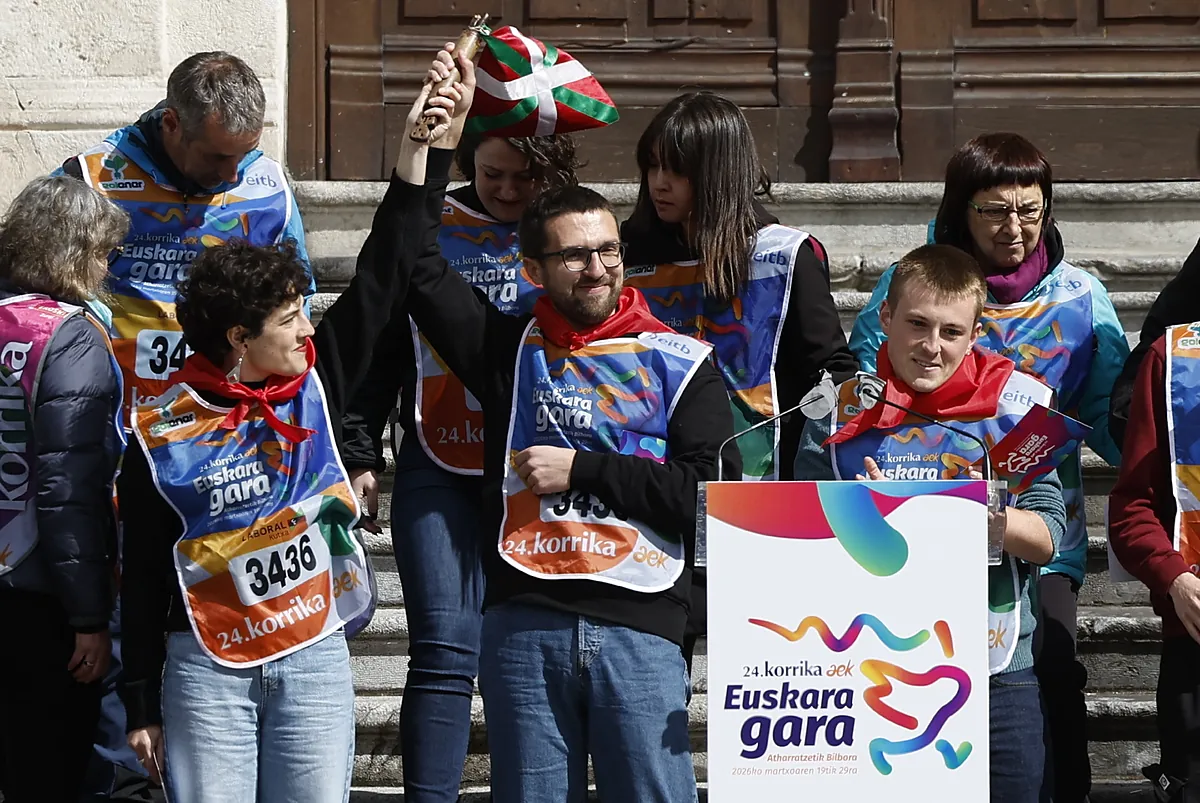 El hijo de un jefe de ETA y dos militantes de Bildu, protagonistas en el cierre de la marcha por el euskera apoyada por el PNV
