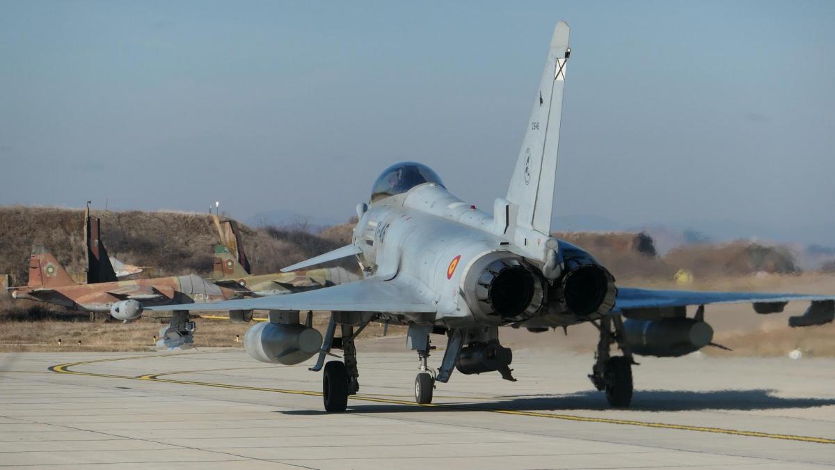 
                 España cierra su espacio aéreo a los aviones que participen en la guerra en Irán
             