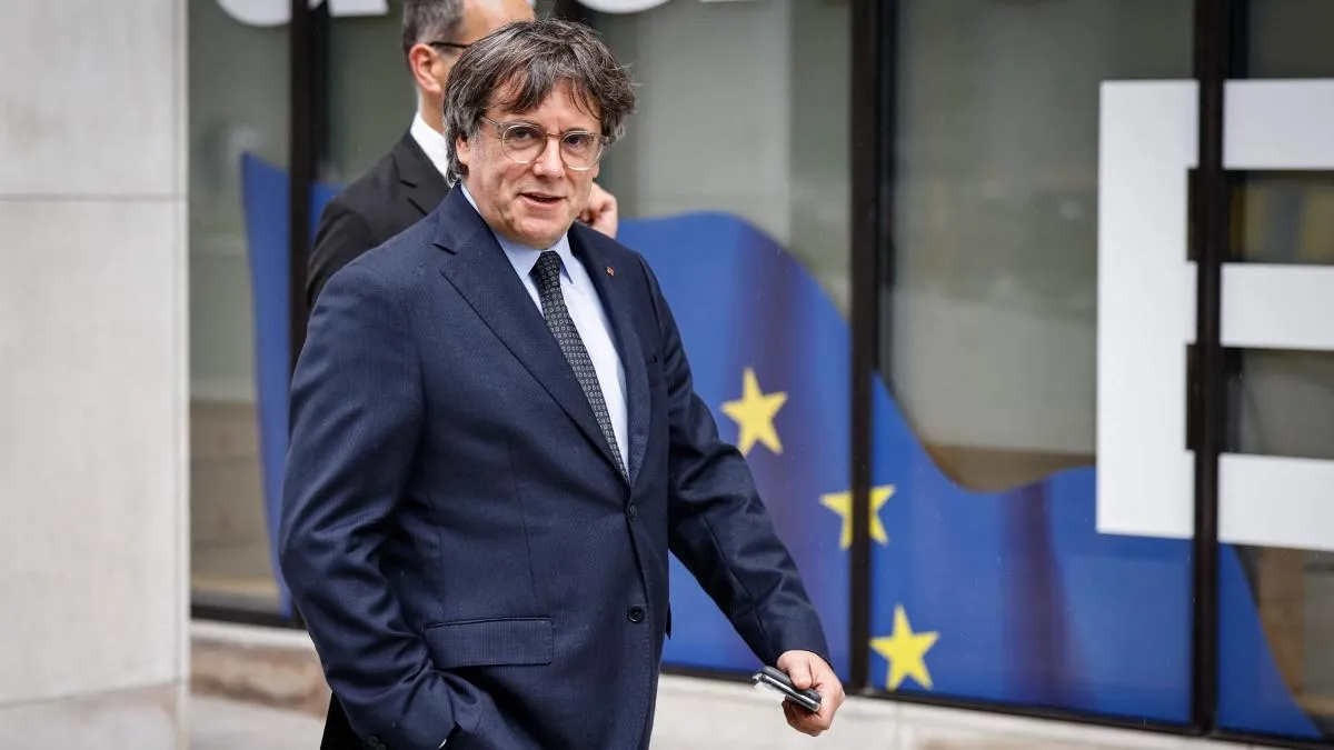 
                      El Gobierno tacha de “estupidez” y “calumnia” las palabras de Feijóo sobre la situación judicial de Puigdemont
                  