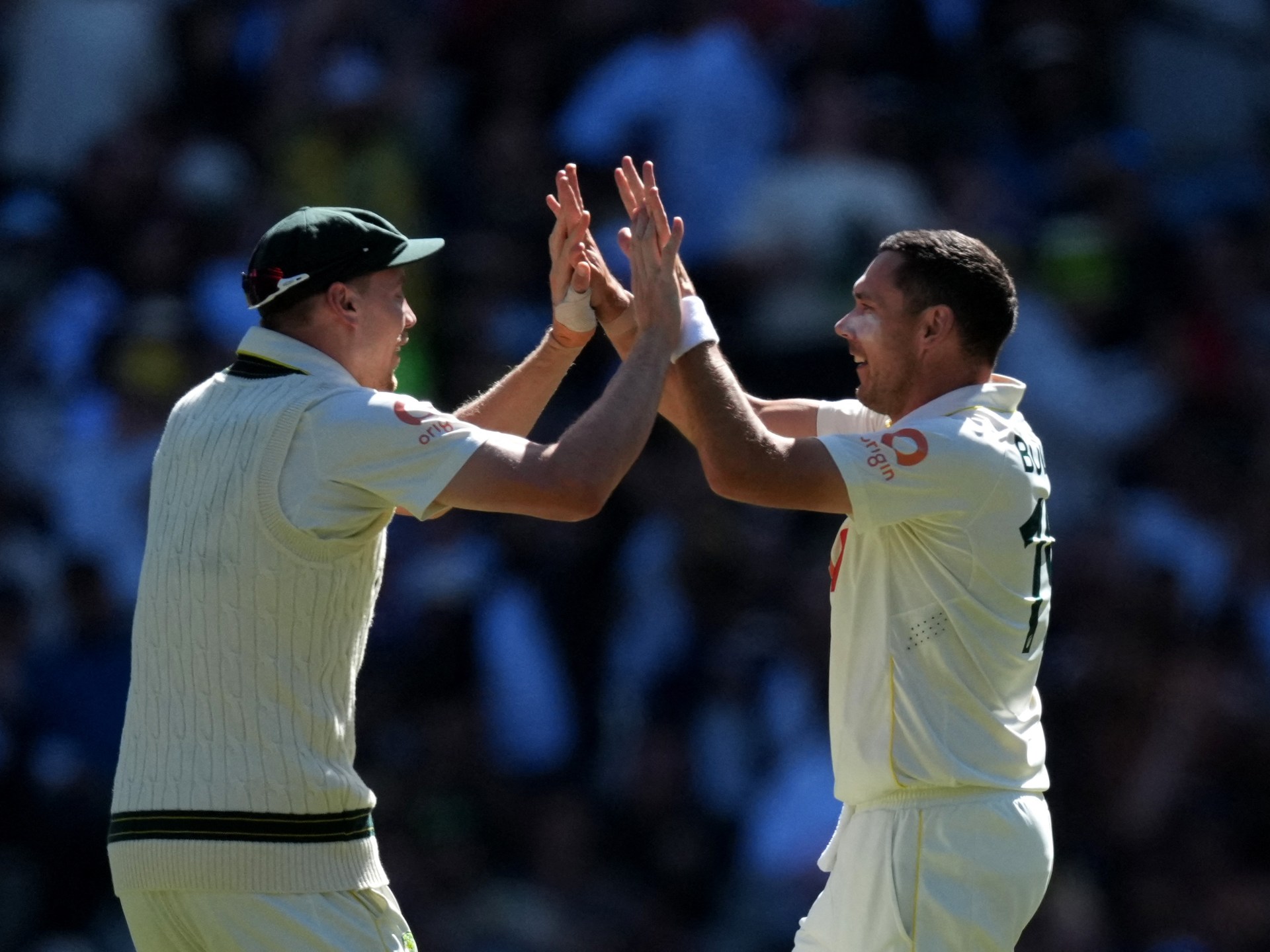 Australia lead England after 20 wickets fall at Boxing Day Ashes Test