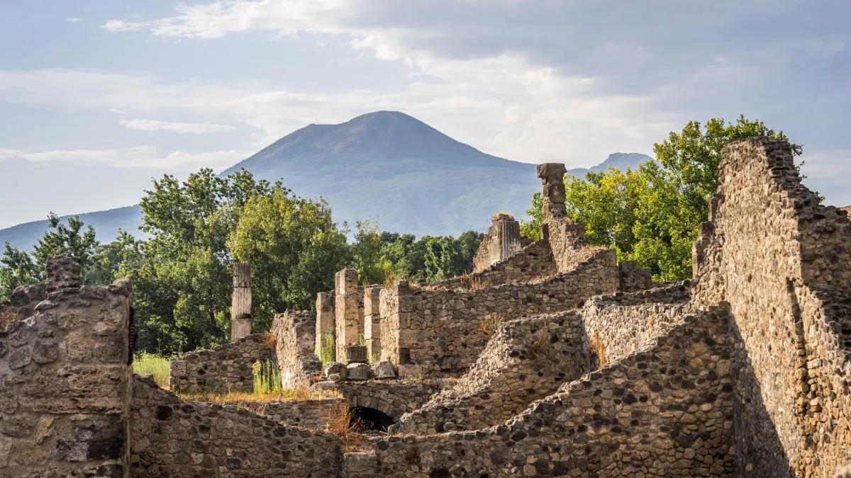 
                                                                                                             Cenizas encontradas en Pompeya revelan las ofrendas que las familias romanas hacían a los dioses en sus santuarios domésticos
                                                                                                         