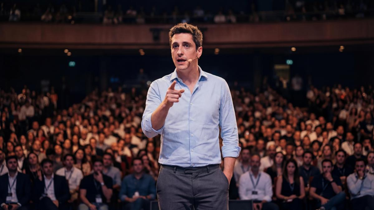 
                                                                                                                    La plataforma que une especialización sectorial con IA aplicada
                                                                                                                