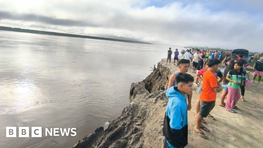 Dozens missing as deadly landslide hits two boats in Peru