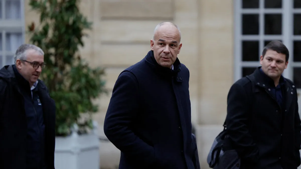 "Notre demande est claire, c'est 30 centimes du litre": le président de la FNSEA assure que le Sébastien Lecornu est "prêt à aller plus loin" que la baisse de 4 centimes par litre sur le carburant agricole