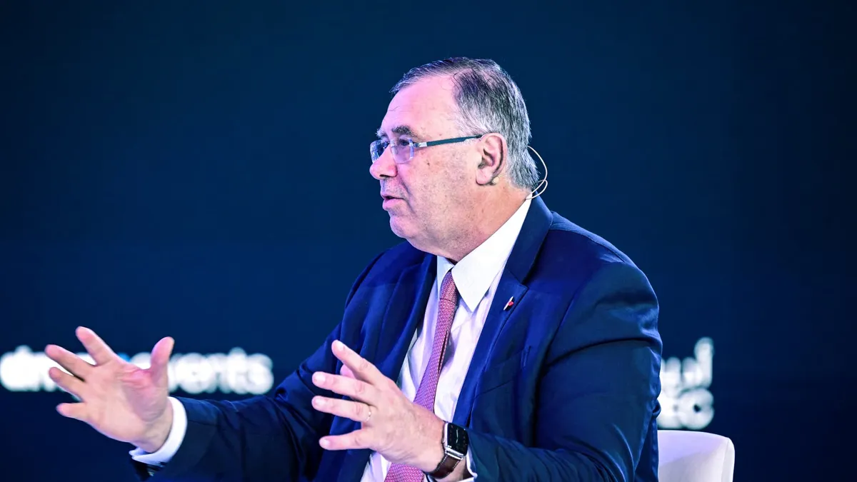 "La plus importante position jamais réalisée dans l’histoire des marchés pétroliers": Totalenergies aurait réalisé un profit exceptionnel de 1 milliard de dollars en mars en étant le seul à parier sur la flambée du brut
