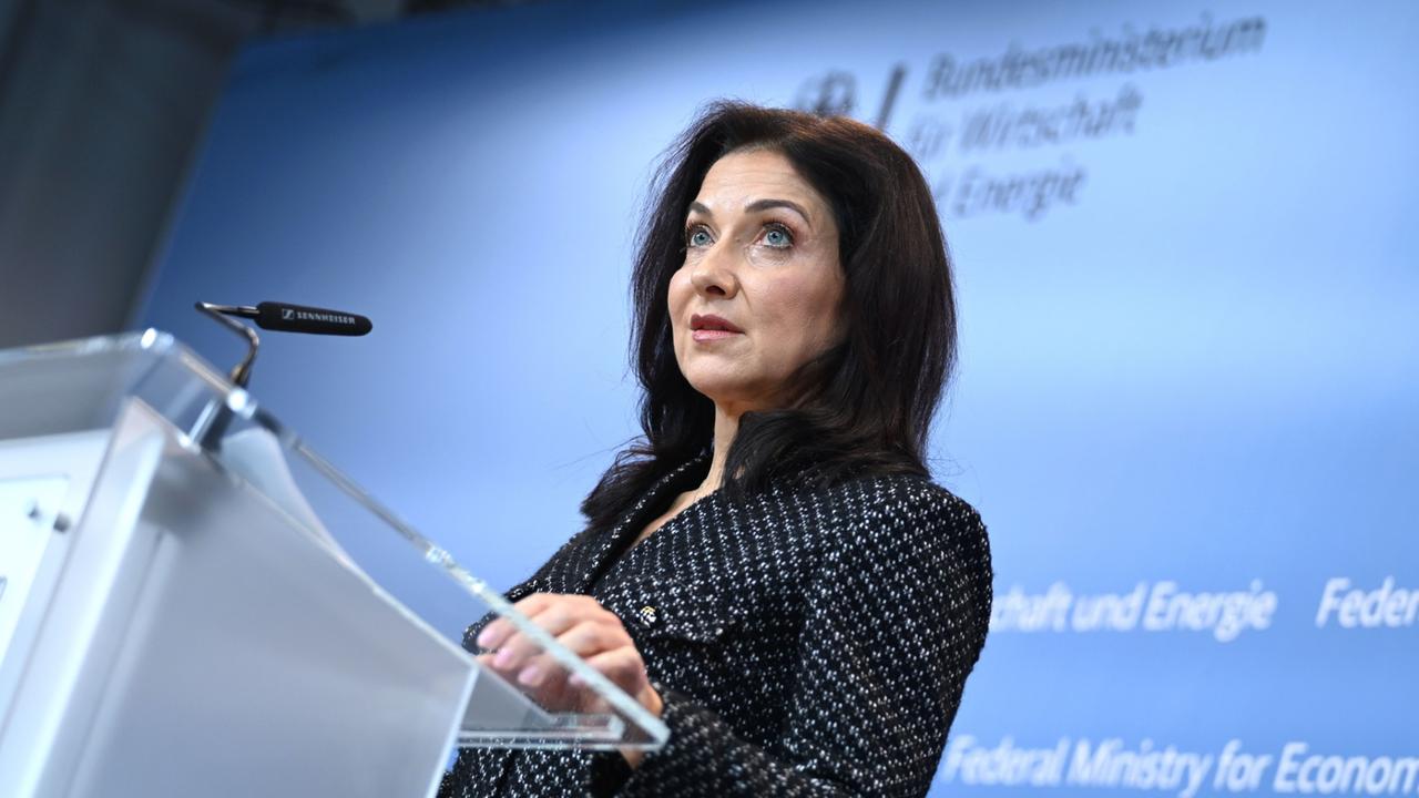 Wirtschaftsministerin Reiche wirbt für langfristige Gasverträge