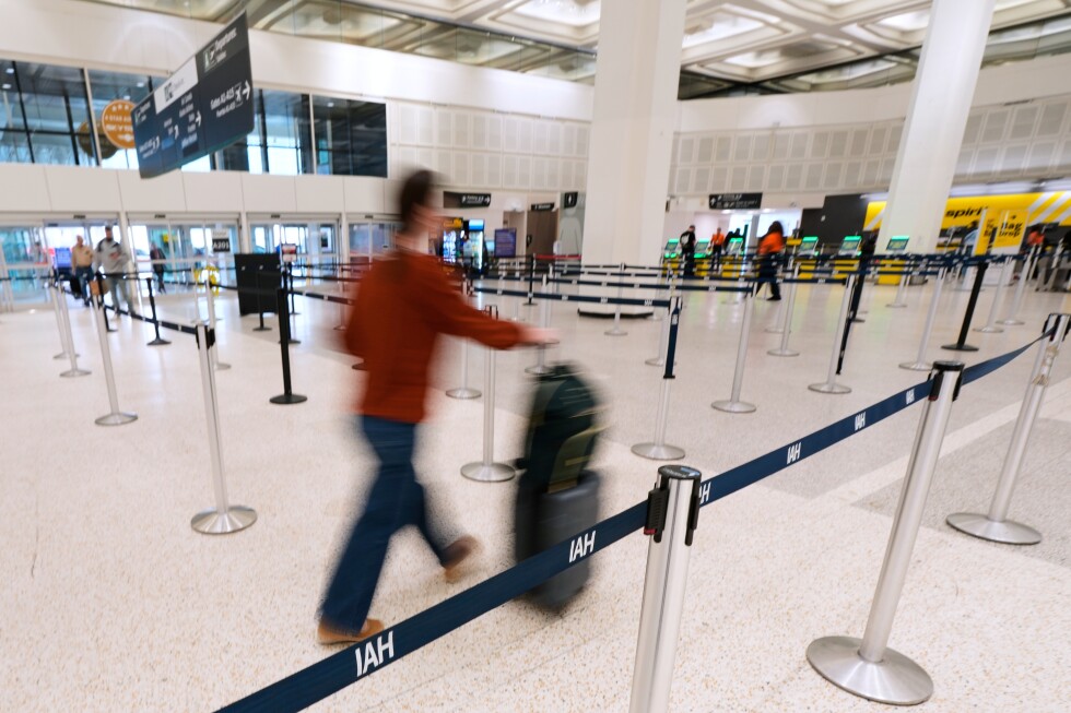 Some wait times at airport bottlenecks are easing with TSA paychecks promised