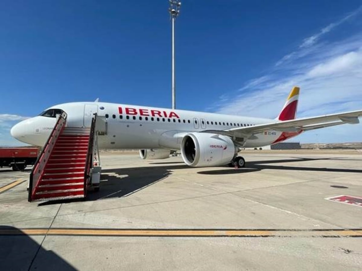 Iberia y sindicatos cierran acuerdo de ERE voluntario para 996 empleados