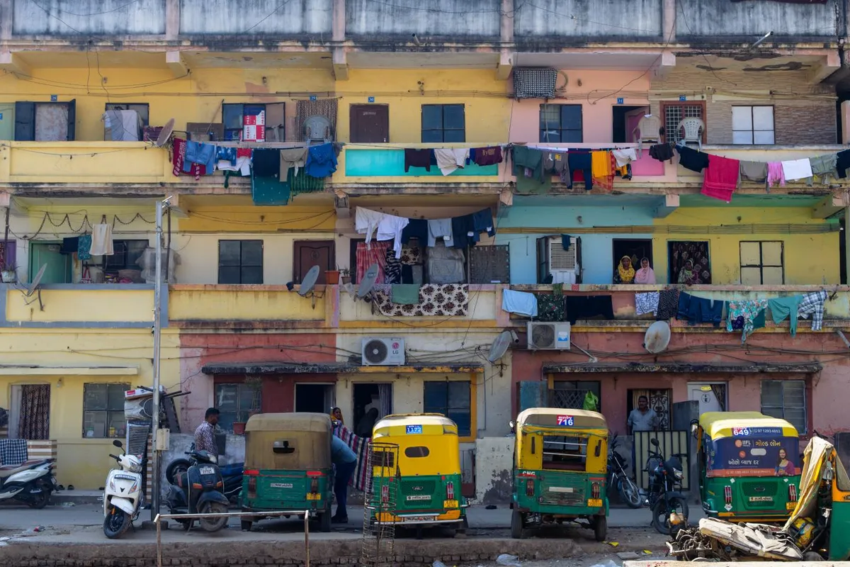 A Juhapura, le plus grand ghetto musulman d’Inde : « Avant, on ne vivait pas à l’écart des hindous, on se mélangeait, on mangeait ensemble »