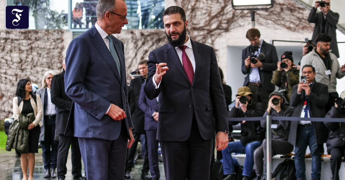 Besuch in Berlin: Man kann mit Scharaa tanzen - wenn man selbst führt