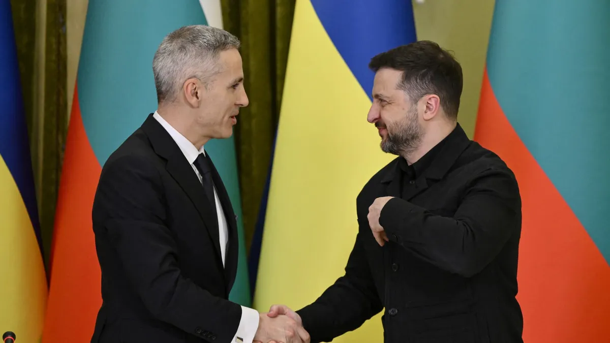 Volodymyr Zelensky s'est dit "très heureux" de ce soutien militaire: grande productrice d'armes, la Bulgarie signe un accord de défense pour 10 ans avec l'Ukraine