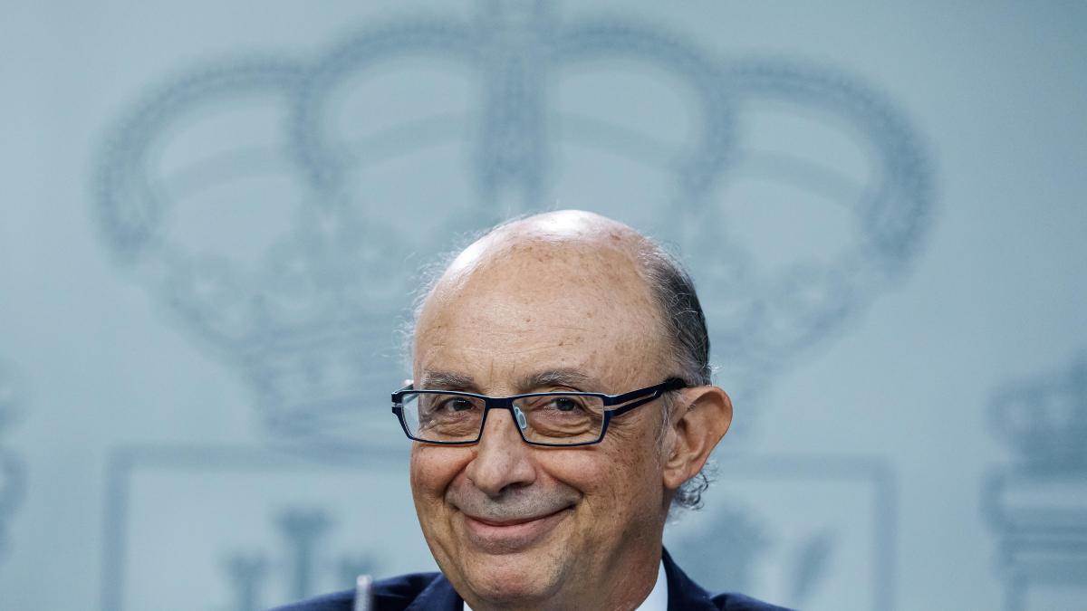 
                        Juez, Anticorrupción y Hacienda mantienen la presión sobre el exministro Montoro
                    