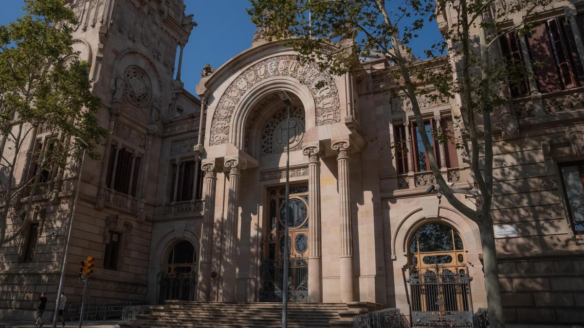 
                            El TSJC ordena aplicar la sentencia que anula el decreto para blindar el catalán en las escuelas
                        