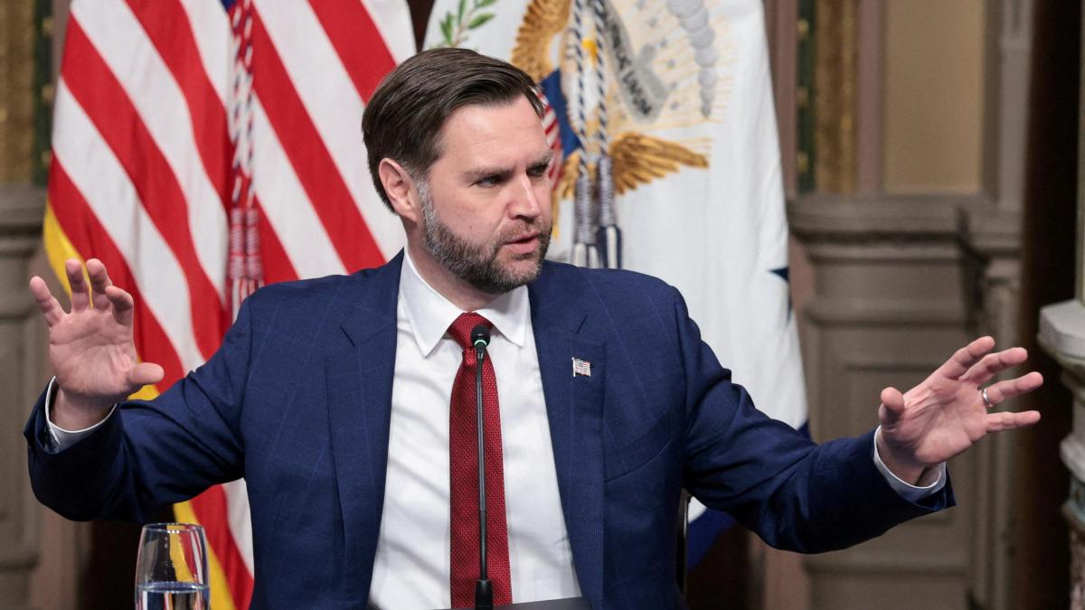 
                                     Vance está “obsesionado” por los ovnis y dice que los extraterrestes son “demonios”
                                 