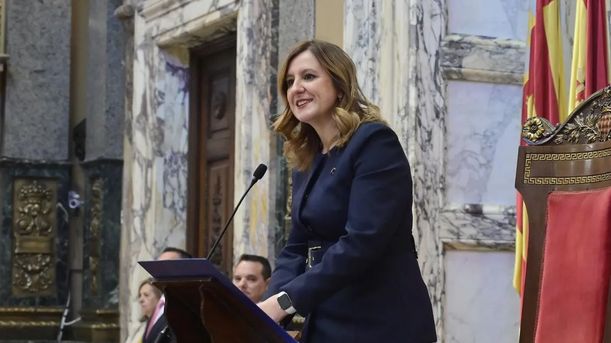 
                                                  València reabre el debate sobre su nombre: el Ayuntamiento desafía el criterio de la AVL
                                              