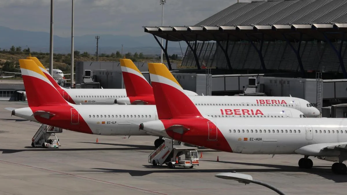 
                                                                                    Iberia cierra con los sindicatos el ERE voluntario que afectará a 996 trabajadores
                                                                                