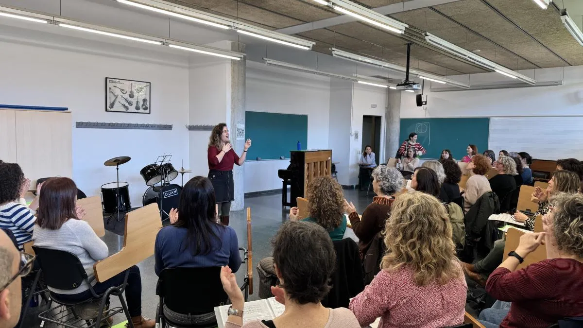 
                                                                                                              Cantar para reducir el estrés: así funciona el coro comunitario de la UAB
                                                                                                          