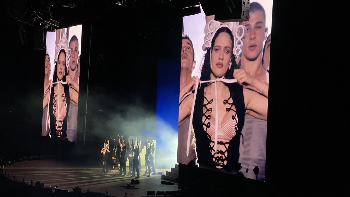 
                     Santa Rosalía provoca una catarsis en Madrid
                 