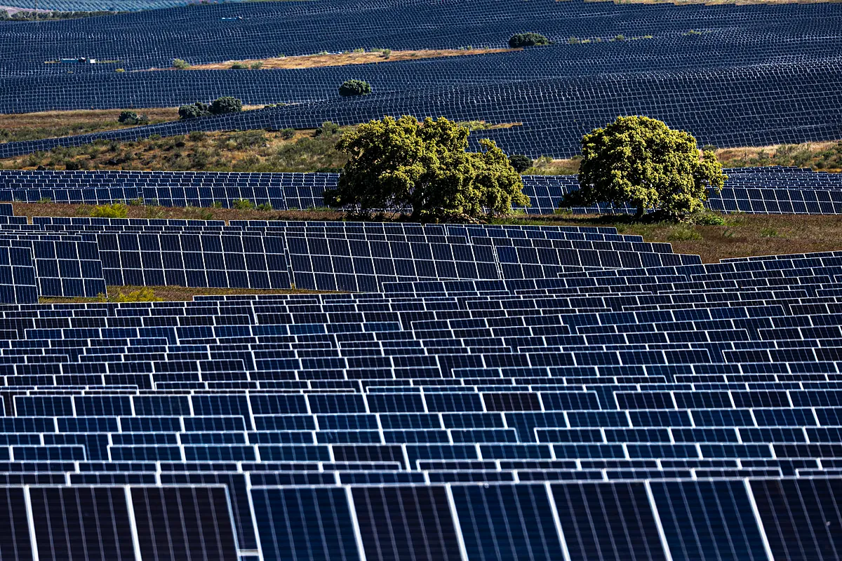 El lado oscuro de la electrificación: los sabotajes se cuadruplican y crece el temor al control remoto desde China de miles de renovables