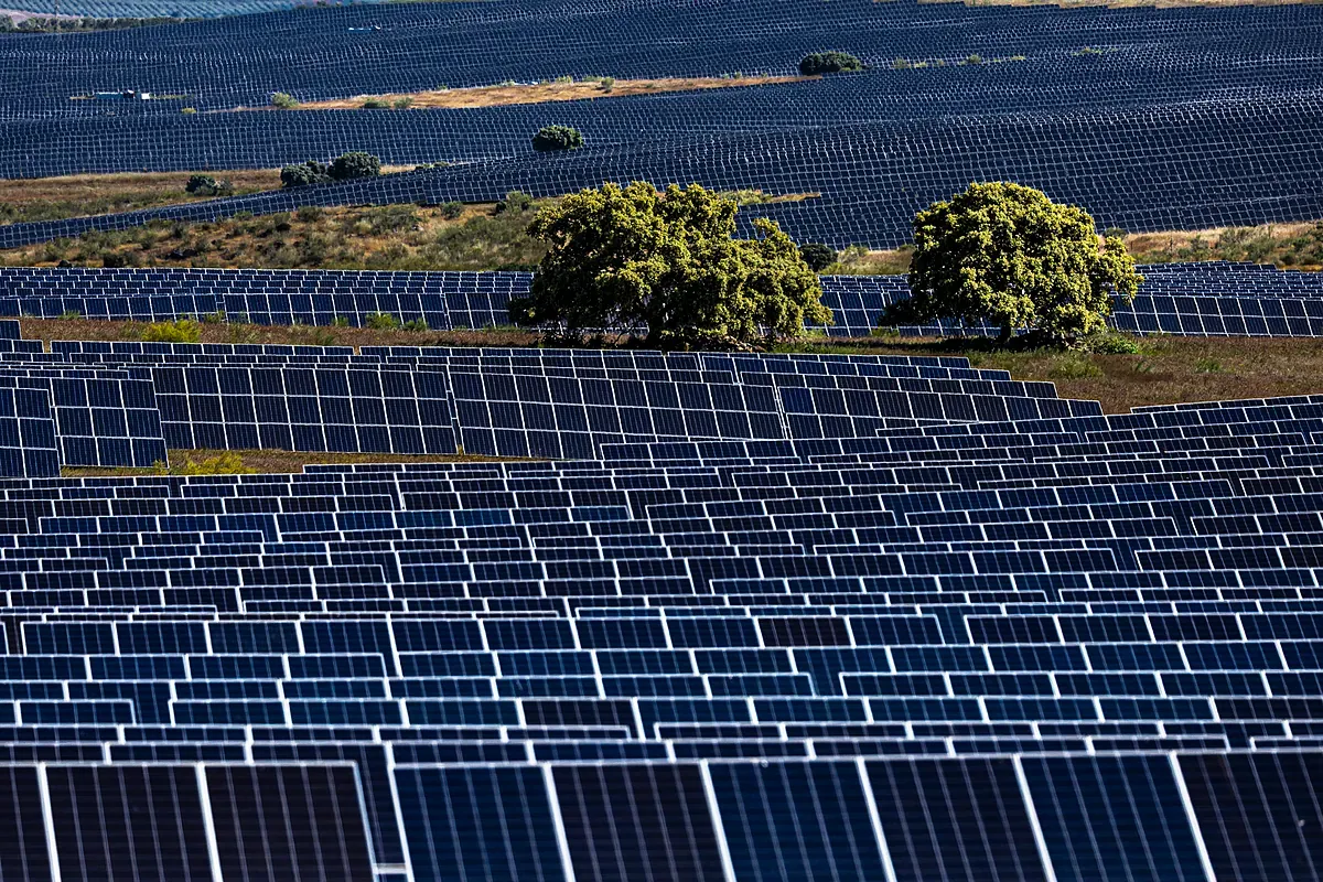 El lado oscuro de la electrificación: los sabotajes se cuadruplican y crece el temor al control remoto desde China de miles de renovables