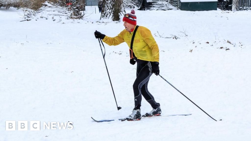 Thousands of US flights disrupted as winter storm looms