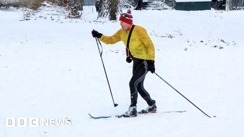 Thousands of US flights disrupted as winter storm looms