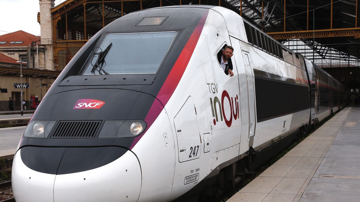 Un TGV Nice-Paris bloqué dans un tunnel à la sortie de Marseille pendant 8 heures