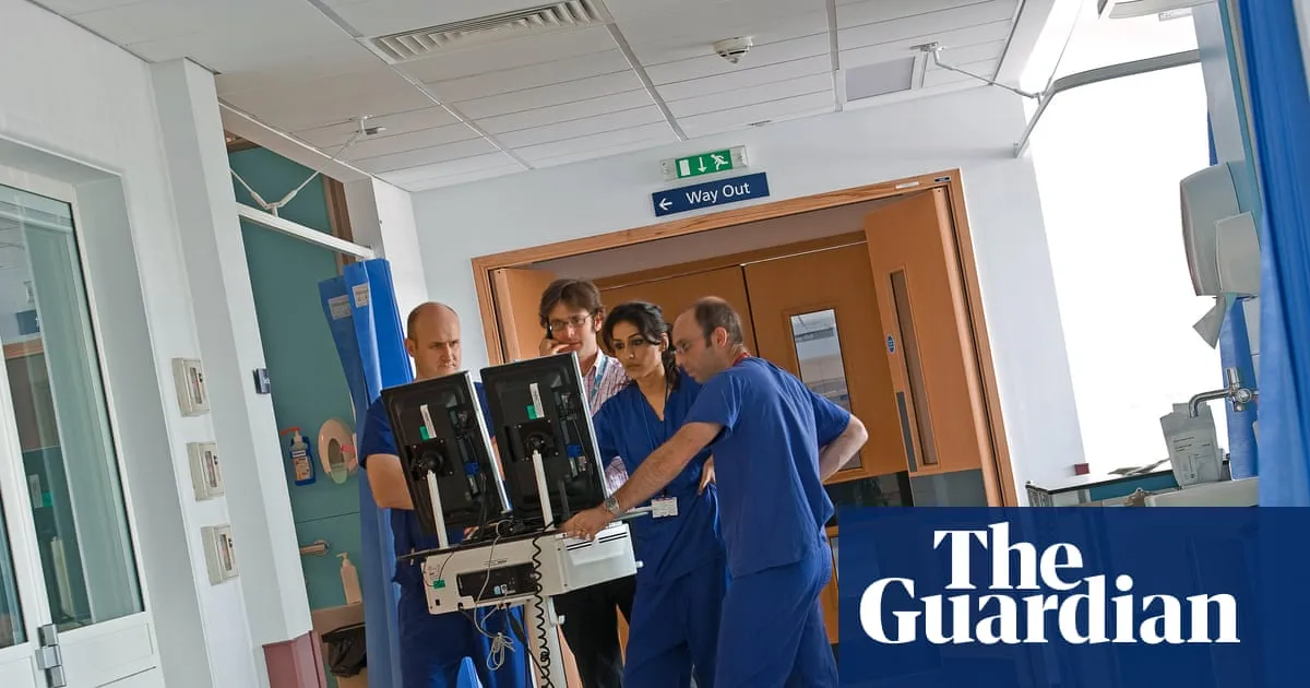 Keir Starmer gives resident doctors 48 hours to call off strike or lose training offer