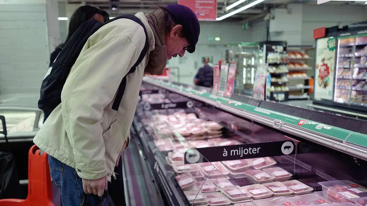 Alimentaire, énergie, produits fabriqués... La consommation des ménages s'est nettement repliée en février de 1,4% (et c'était avant la flambée à la pompe)