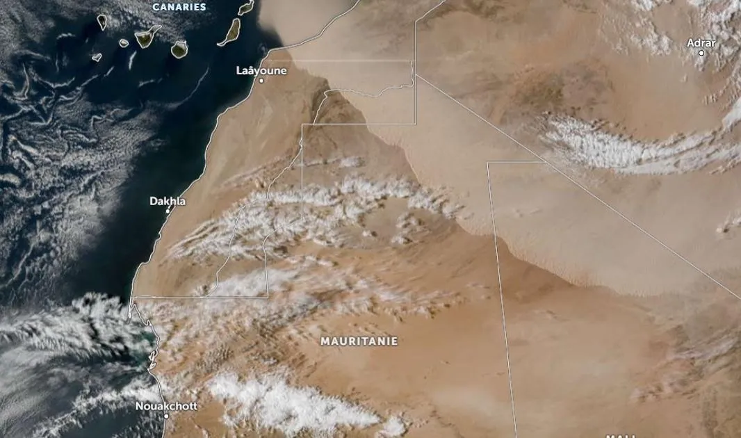 «Une muraille de sable» : les images aériennes d’une impressionnante tempête saharienne