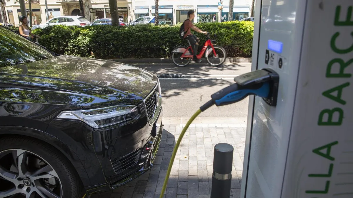 
                            Cuánto ahorro supone un coche eléctrico respecto a uno de gasolina o gasoil
                        