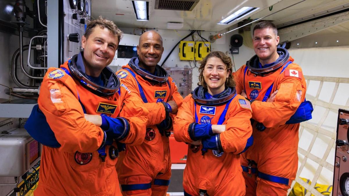 
                                ¿Quiénes son los astronautas de Artemis 2?
                            