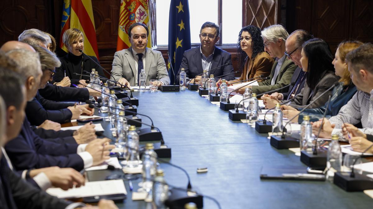 
                                           Patronal valenciana y sindicatos piden un escudo empresarial y apuesta por las renovables
                                       