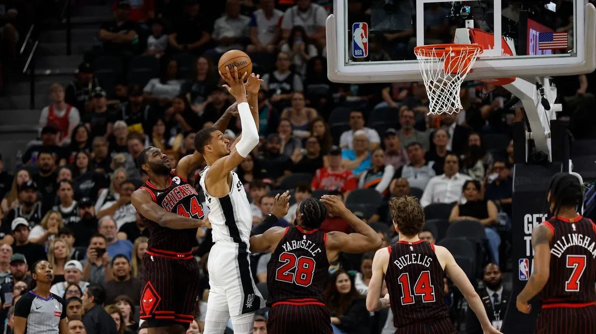 Victor Wembanyama flambe avec 41 points et le troisième double-double le plus rapide de l'histoire de la NBA