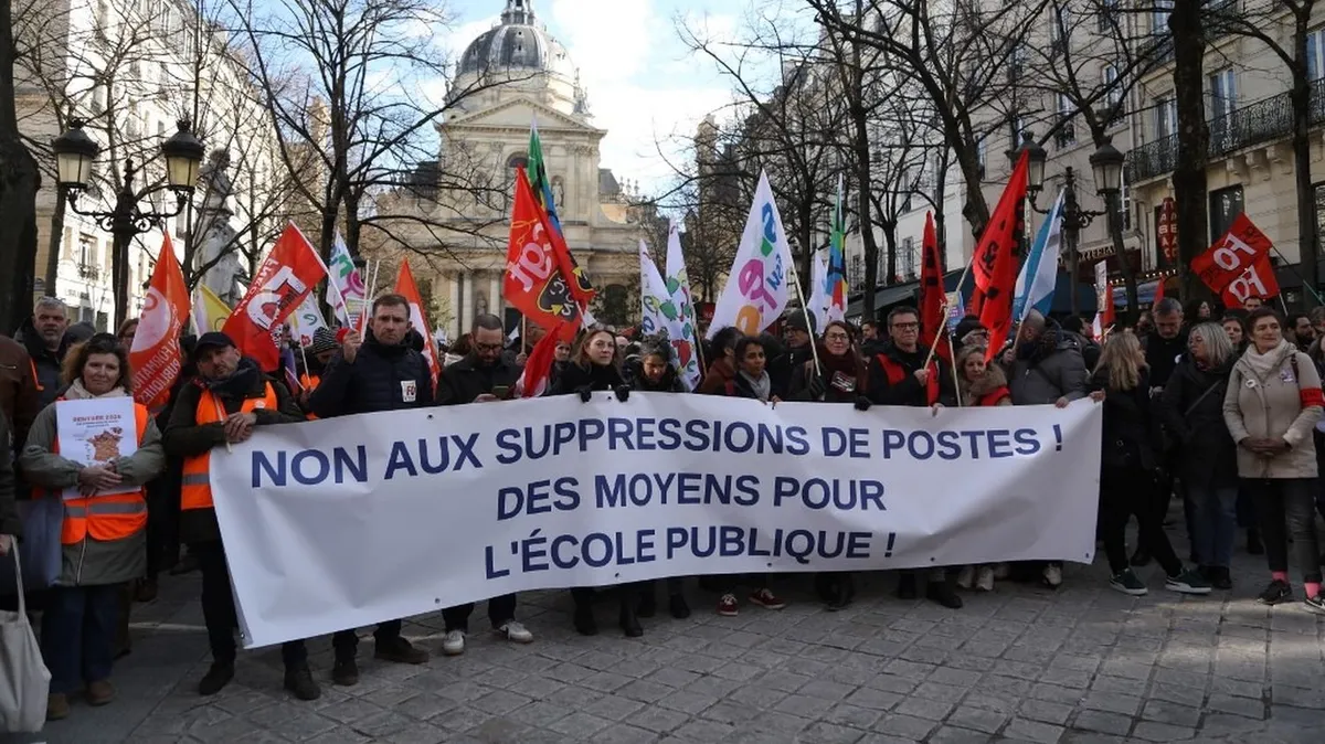 Près de 10% d'enseignants sont en grève pour protester contre les suppressions de postes et les fermetures de classes, selon l'Education nationale