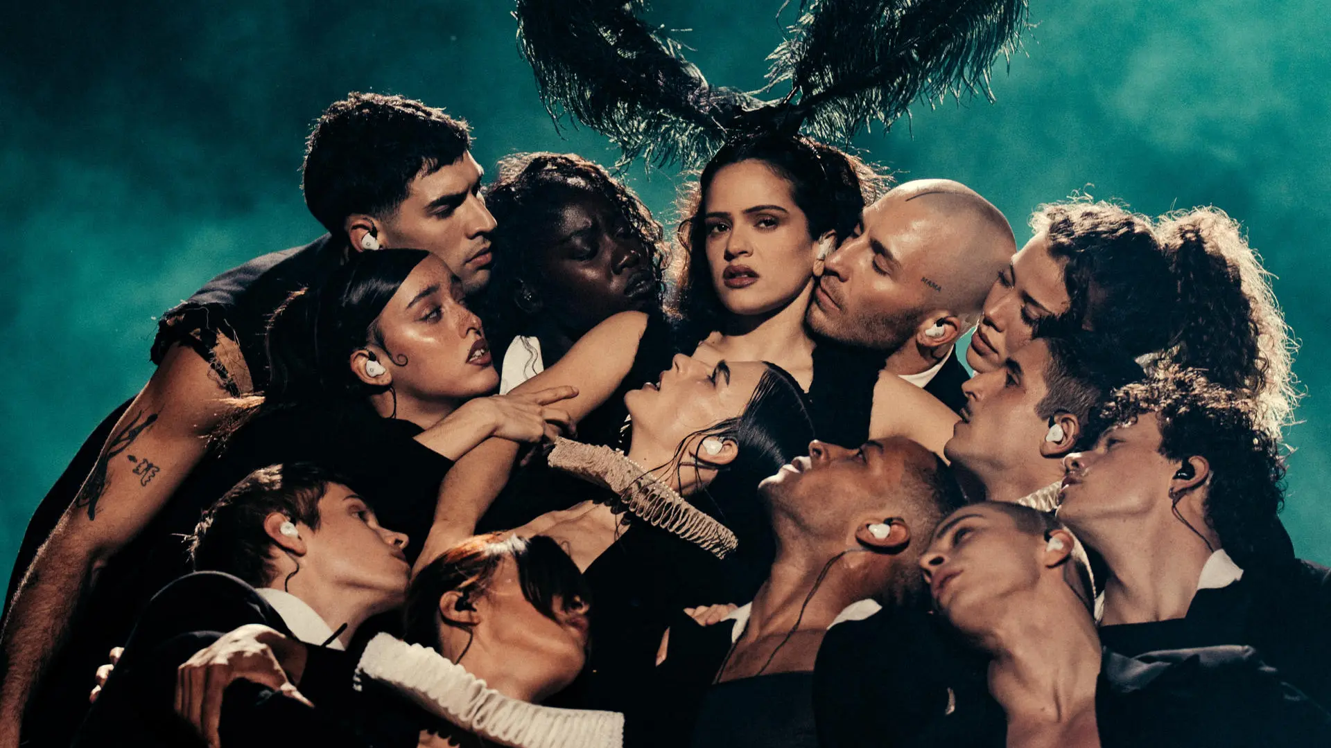 
         Rosalía reúne a muchos VIP: los famosos que vieron el concierto desde las gradas 
    